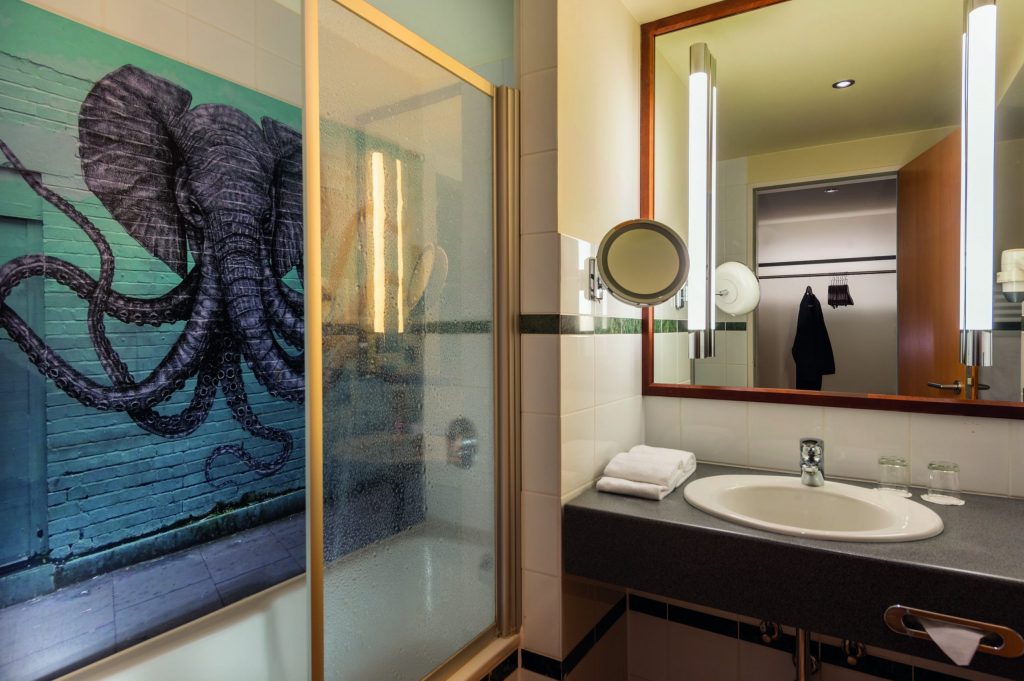 Seminaris SeeHotel Potsdam Bathroom Bathtub